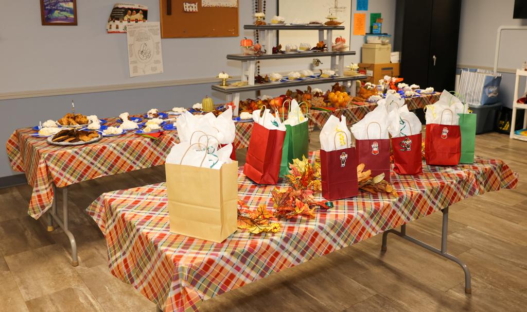 Thanksgiving-Dinner-St-Peters-Nov-18-2025-46